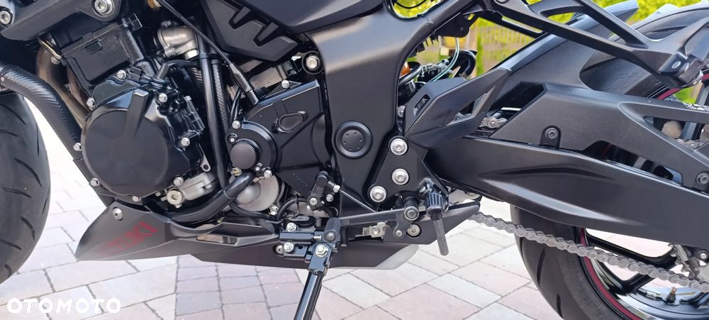 Suzuki GSX - 37