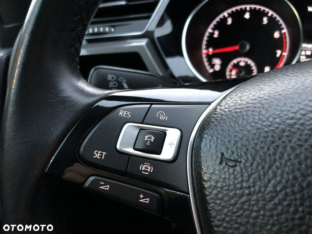 Volkswagen Touran - 36