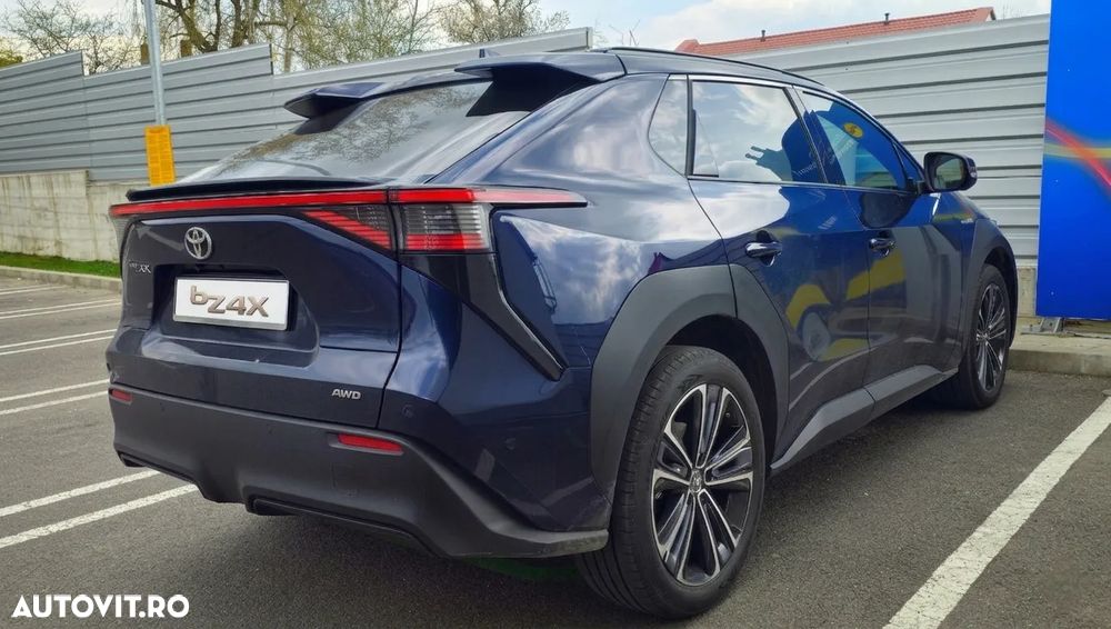Toyota BZ4X 160 KW AWD (4x4) Luxury - 3