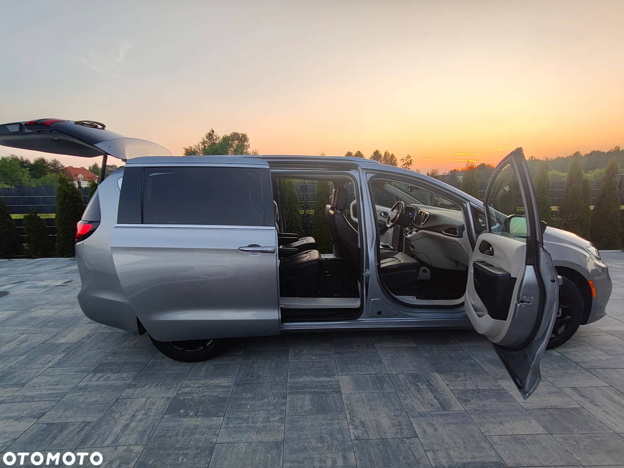 Chrysler Pacifica - 23