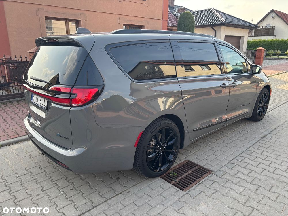 Chrysler Pacifica - 5