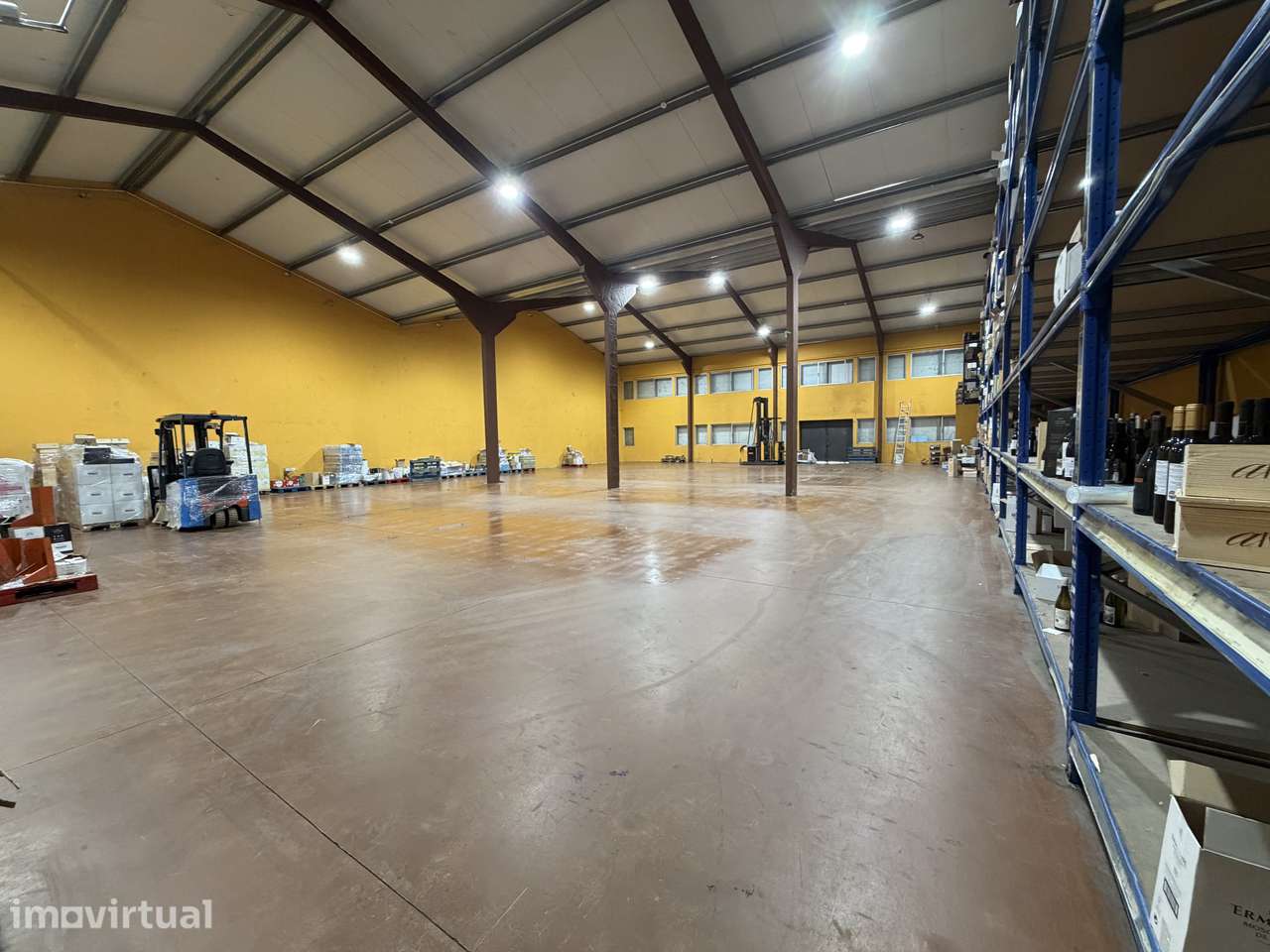 Armazém com 1.300 m² de área total junto ao Palácio do Gelo - Grande imagem: 4/7