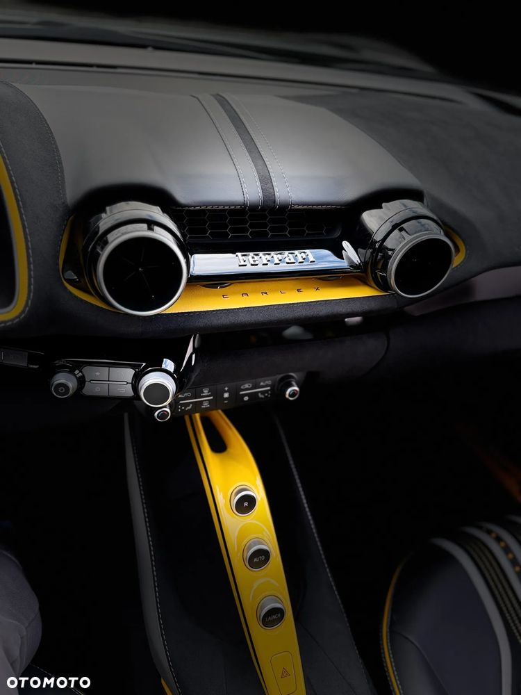 Ferrari 812 Superfast - 12