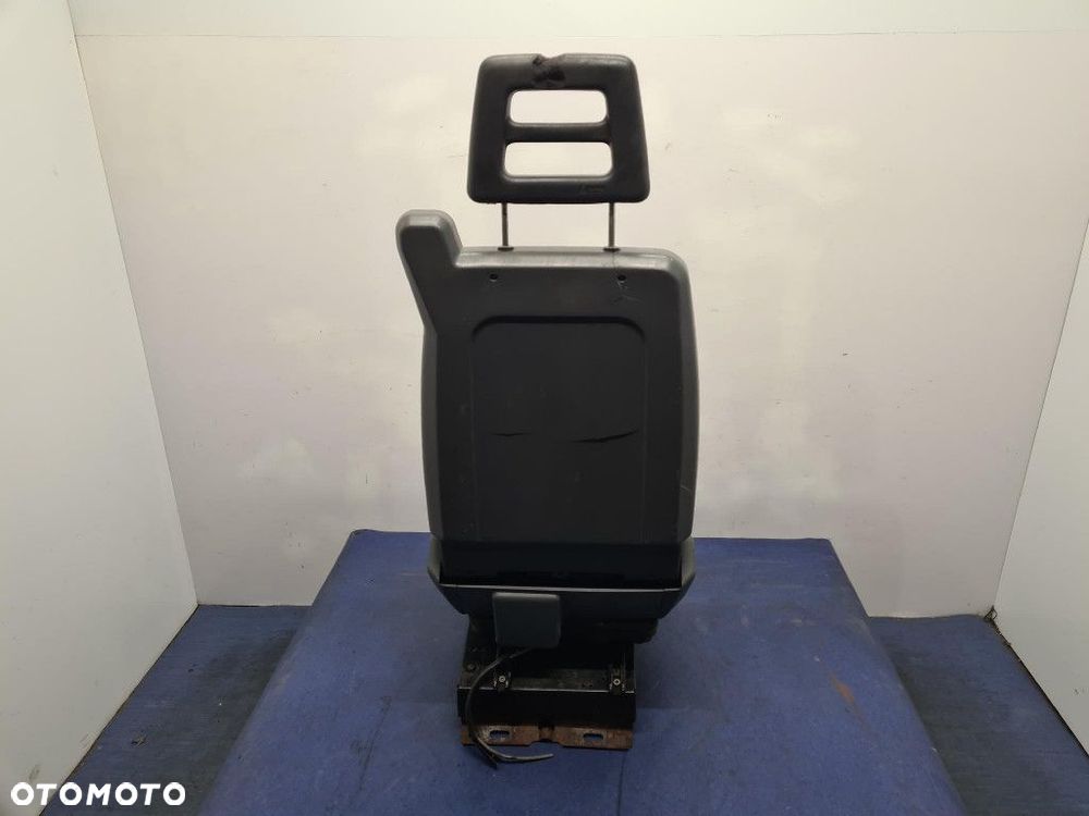 IVECO EURO CARGO 75E18 FOTEL KIEROWCY. - 8