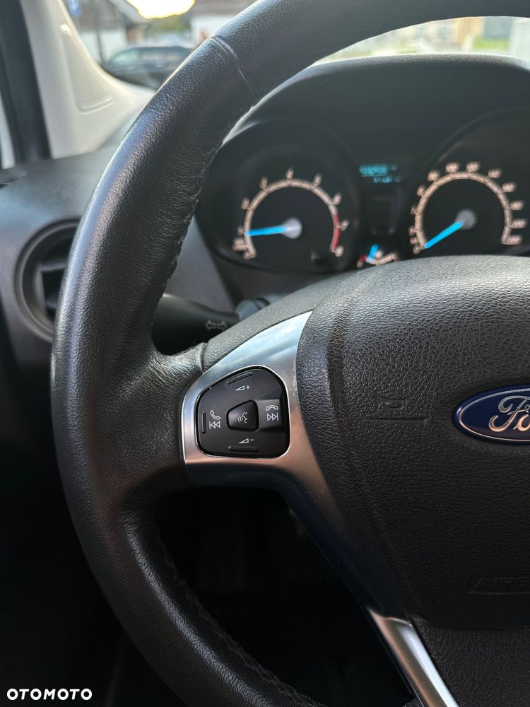 Ford Tourneo Courier - 17