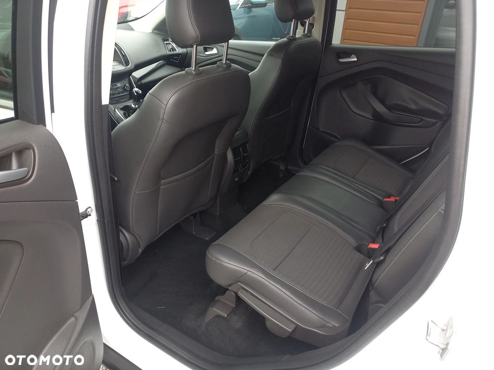 Ford Kuga 1.5 TDCi 2x4 Titanium - 16