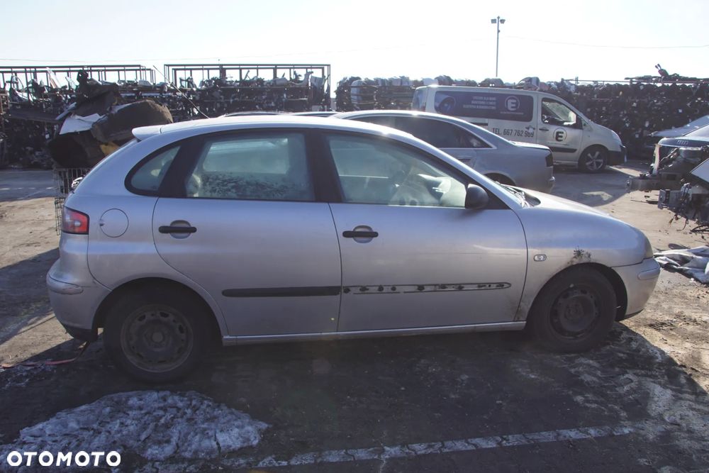 Auto na części - Seat Ibiza III 1.2 12V 64 KM AZQ GSB LS7N 2003R Silnik Skrzynia Drzwi Maska Klapa Zderzak Błotnik Szyba Lusterko Klamka Lampa Deska Kokpit Sterownik Moduł Czujnik Licznik Panel Kierownica - 3