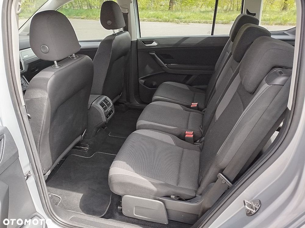 Volkswagen Touran - 10
