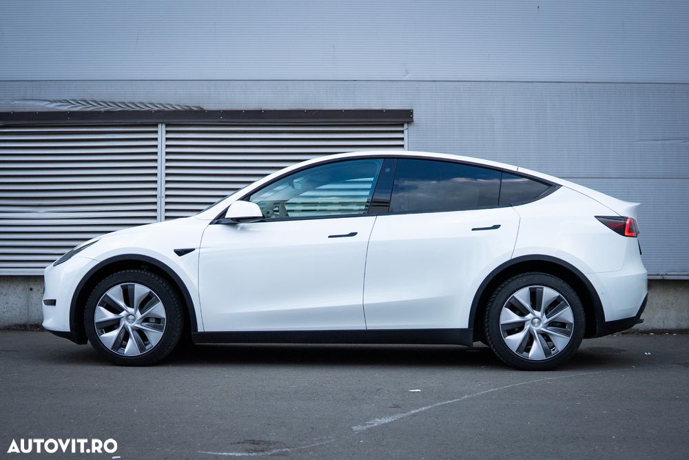 Tesla Model Y - 3
