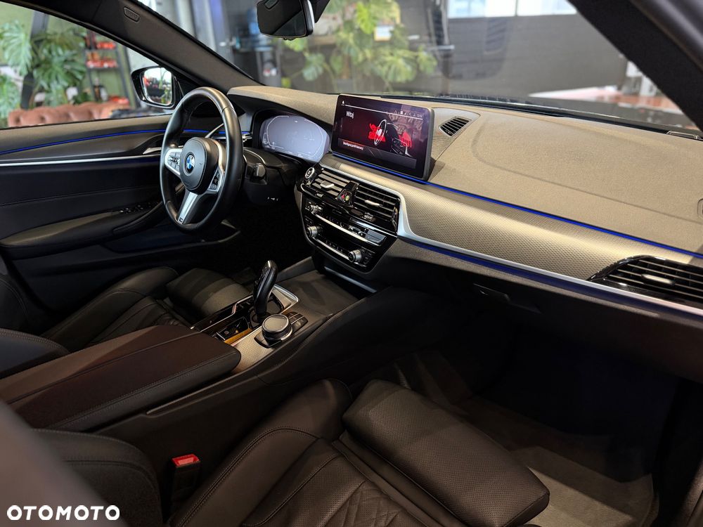 BMW Seria 5 518d mHEV - 16