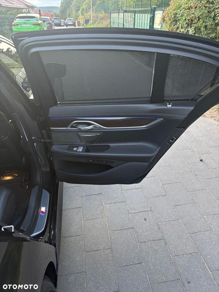 BMW Seria 7 745e sport - 18