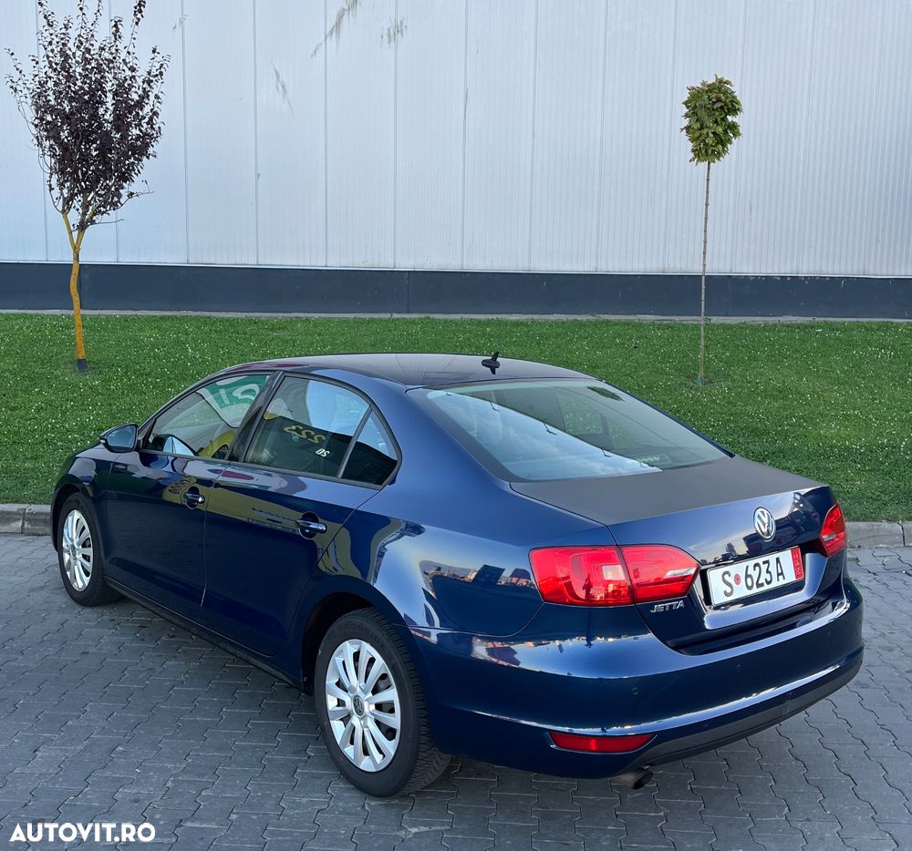 Volkswagen Jetta - 4