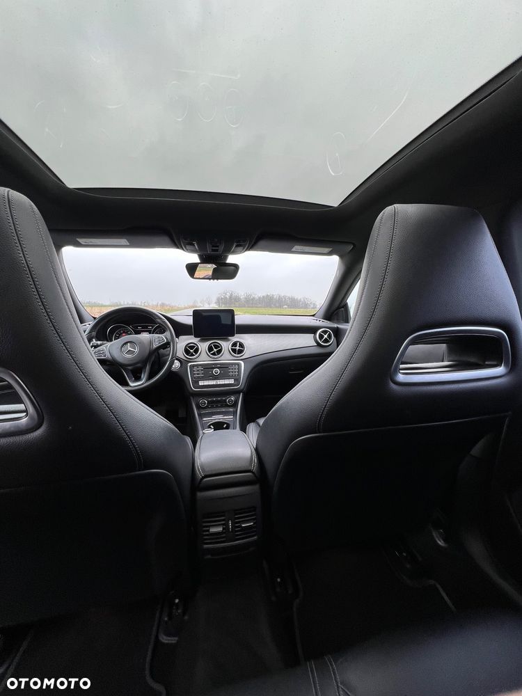 Mercedes-Benz CLA 250 4Matic 7G-DCT - 17