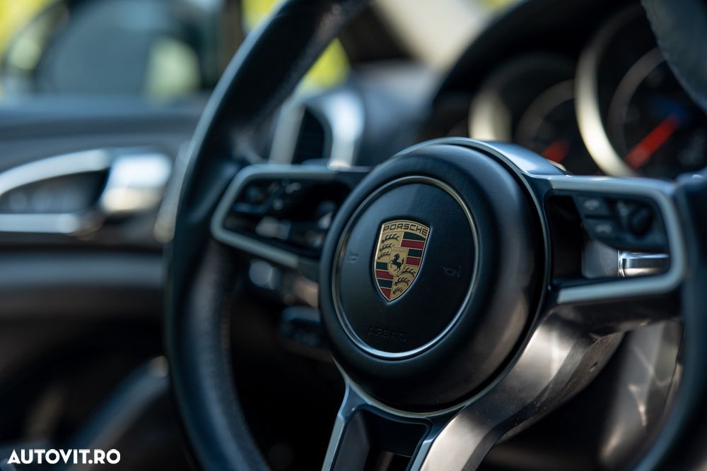 Porsche Cayenne 3.0 L - 28