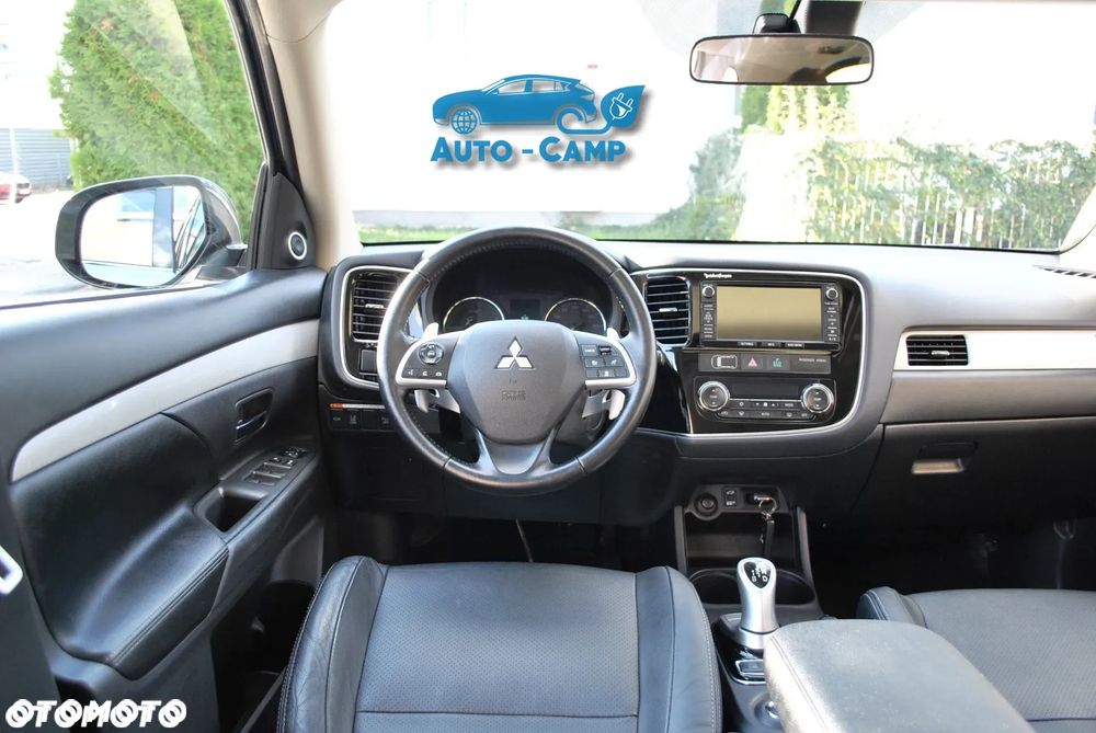 Mitsubishi Outlander Instyle NAVI + - 15