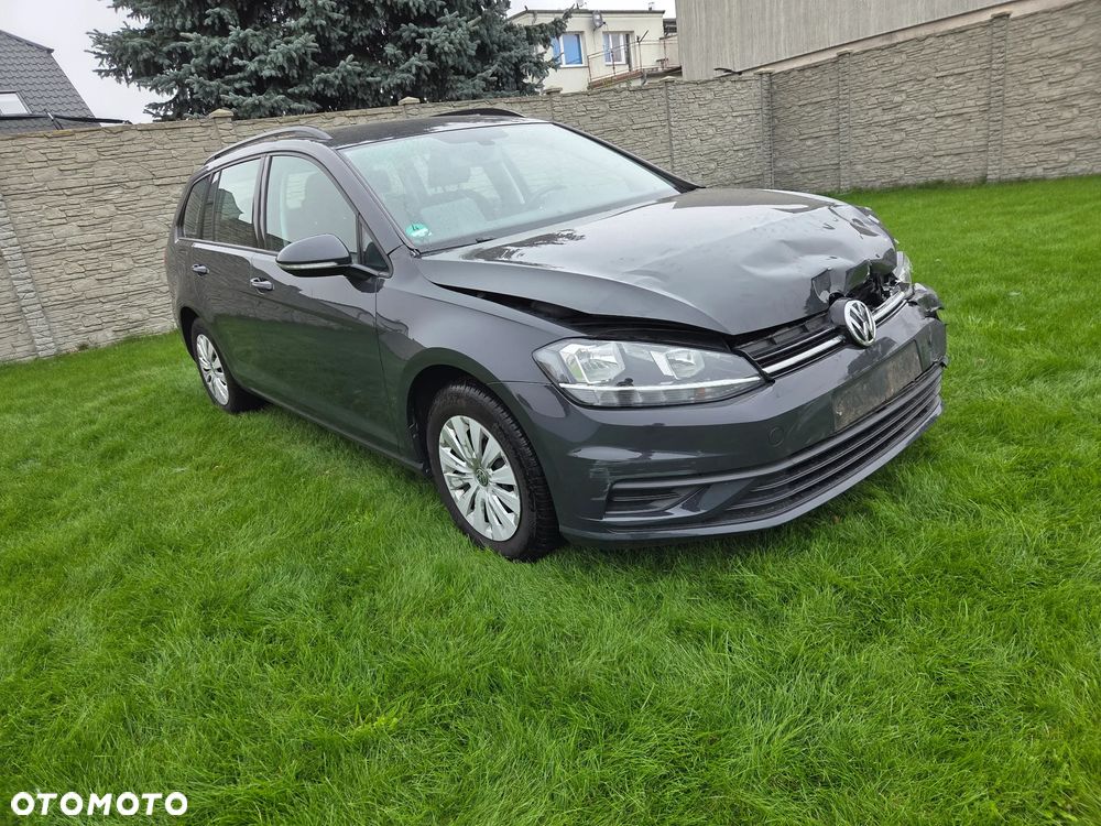 Volkswagen Golf - 1