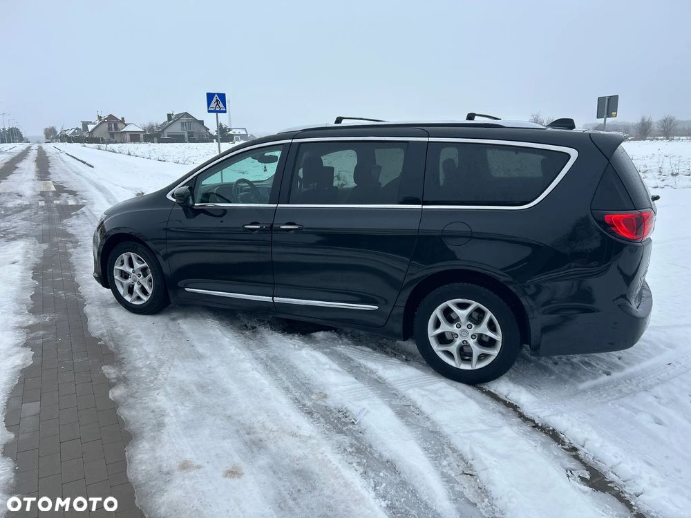 Chrysler Pacifica - 8