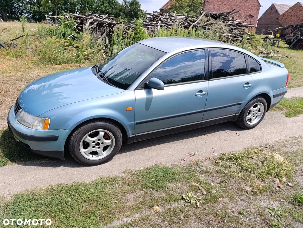 Volkswagen Passat 1.8 - 4