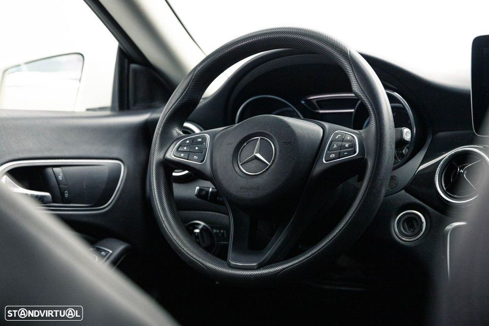 Mercedes-Benz CLA 200 d Shooting Brake Urban Aut. - 26