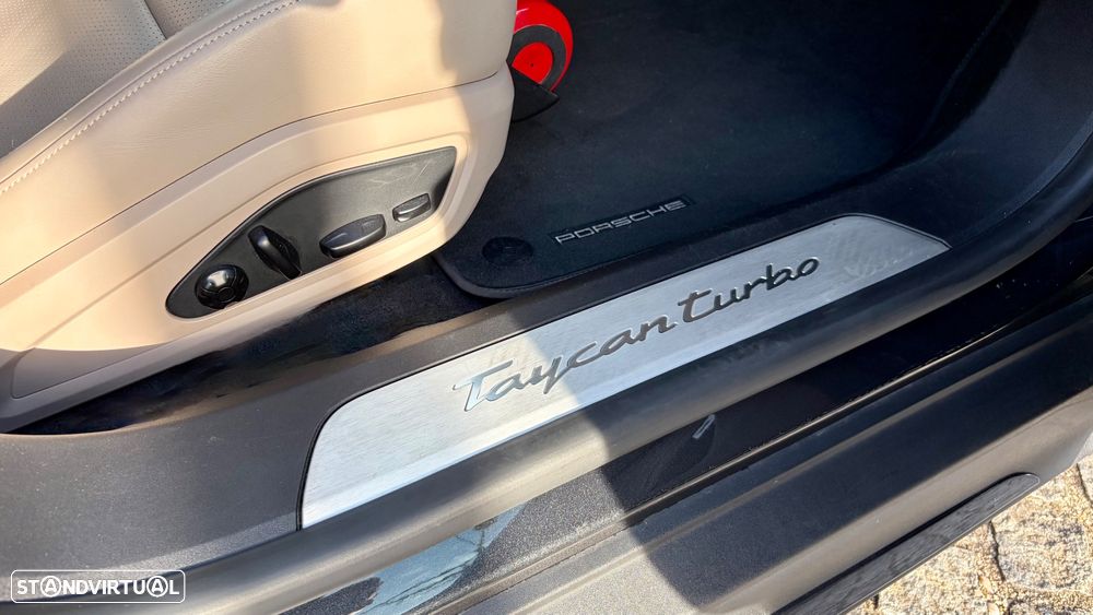 Porsche Taycan Turbo - 11