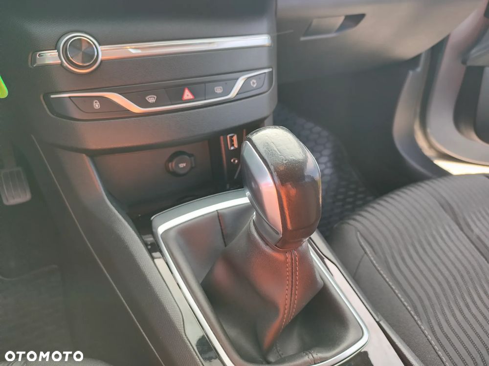 Peugeot 308 1.6 BlueHDi Style S&S - 26