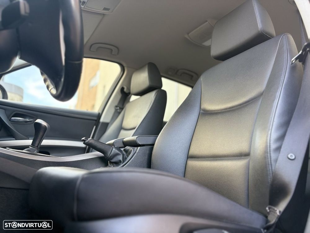 BMW 320 d Exclusive - 12