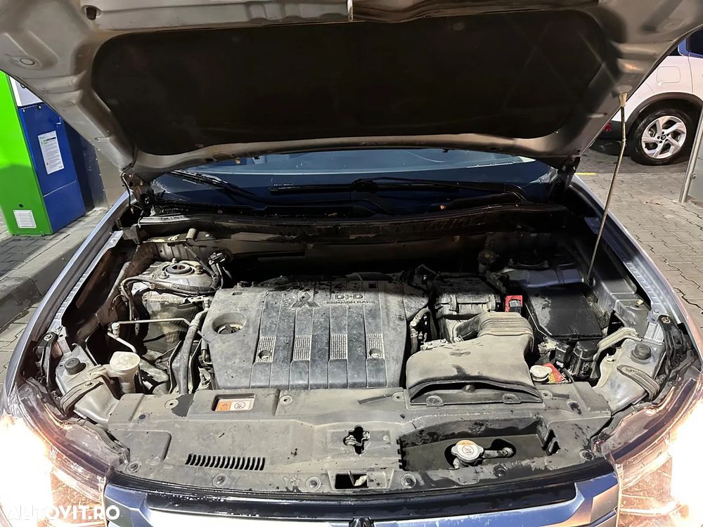 Mitsubishi Outlander - 11