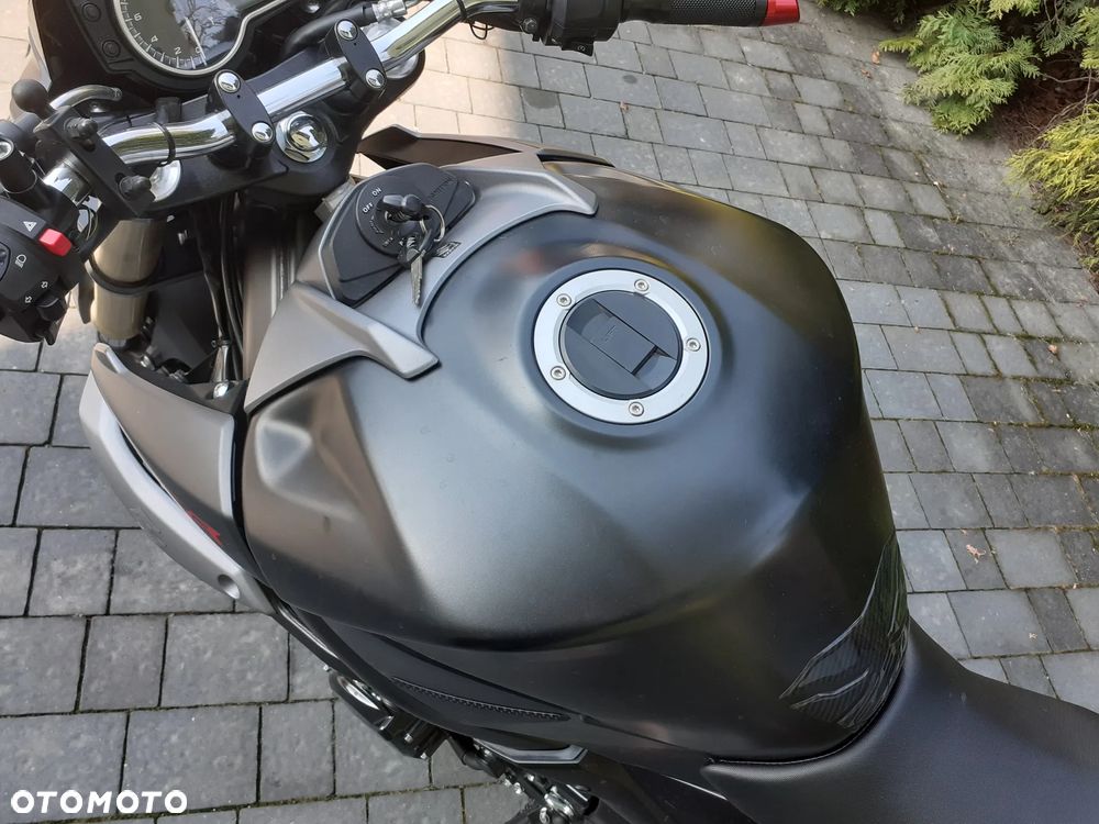 Suzuki GSR - 10