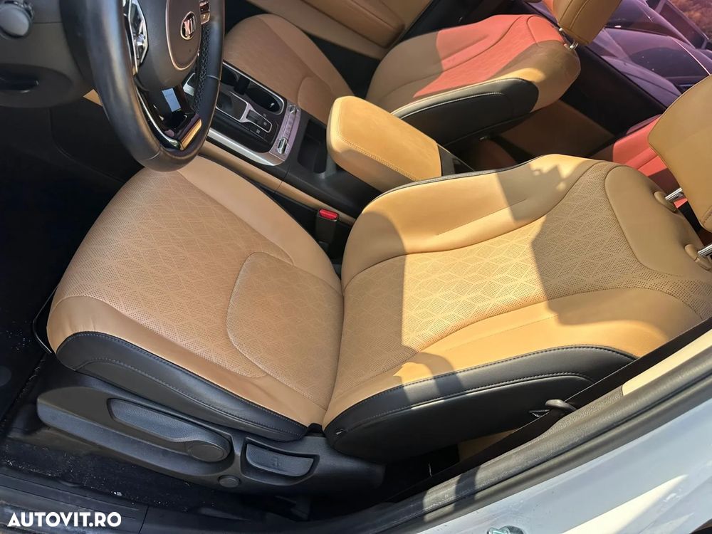 Kia Carnival - 14