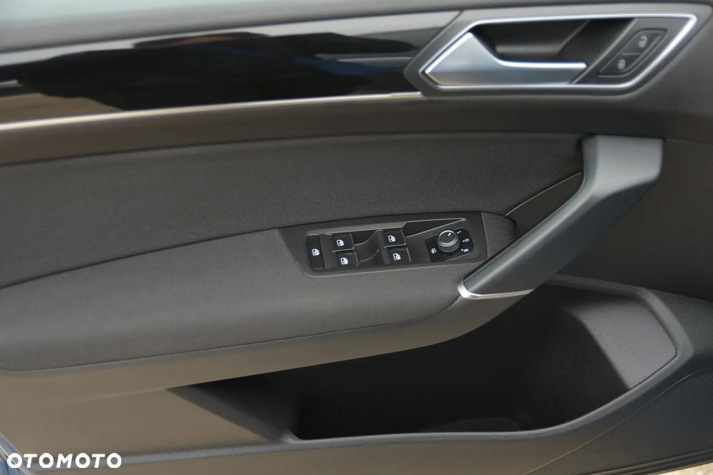 Volkswagen Touran 2.0 TDI SCR Highline - 27