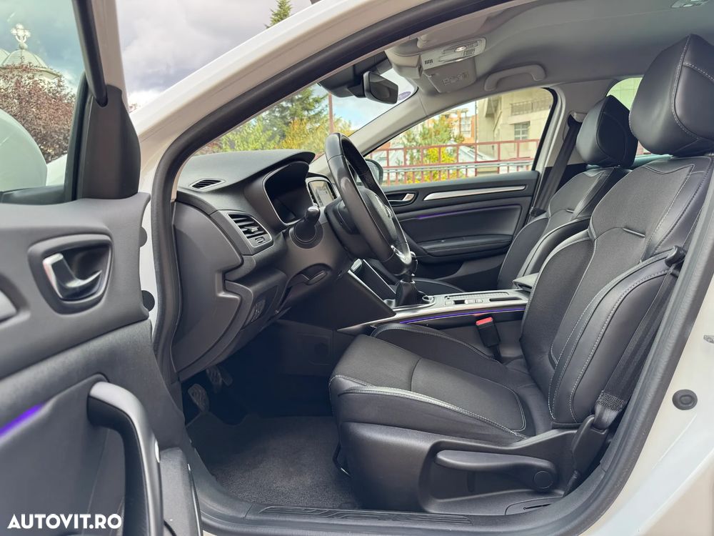 Renault Megane TCe 140 GPF Techno - 12