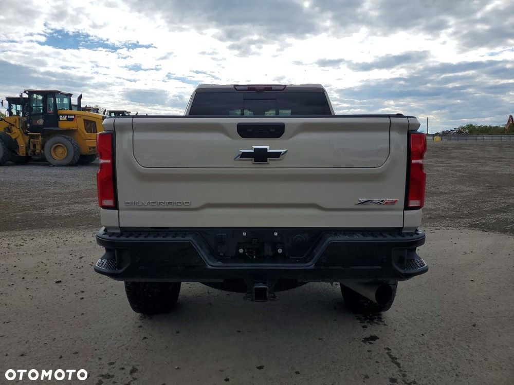 Chevrolet Silverado - 7