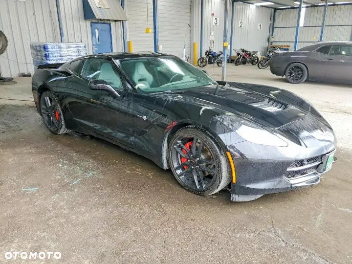 Chevrolet Corvette - 4
