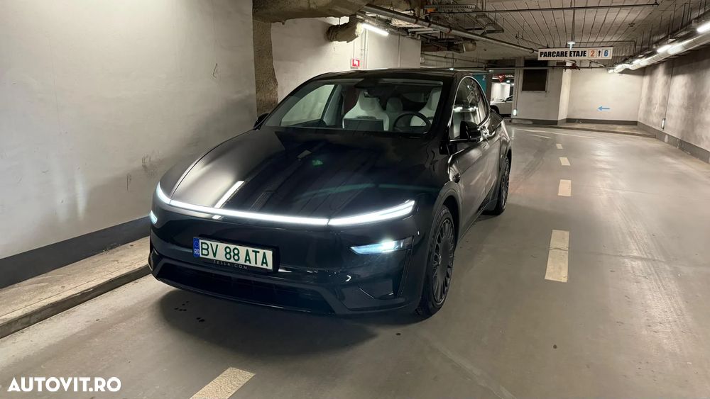 Tesla Model Y AWD Performance - 1