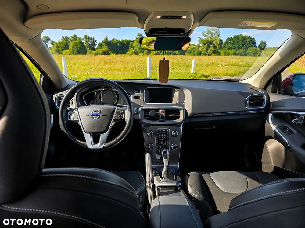 Volvo V40 D2 Drive-E R-Design Momentum - 10