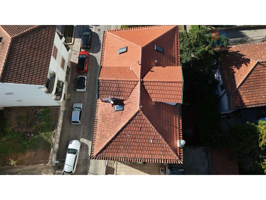 PRÉDIO URBANO COM ESPAÇO COMERCIAL E HABITAÇÃO T5 NO CORAÇÃO DO DOURO - Grande imagem: 5/41