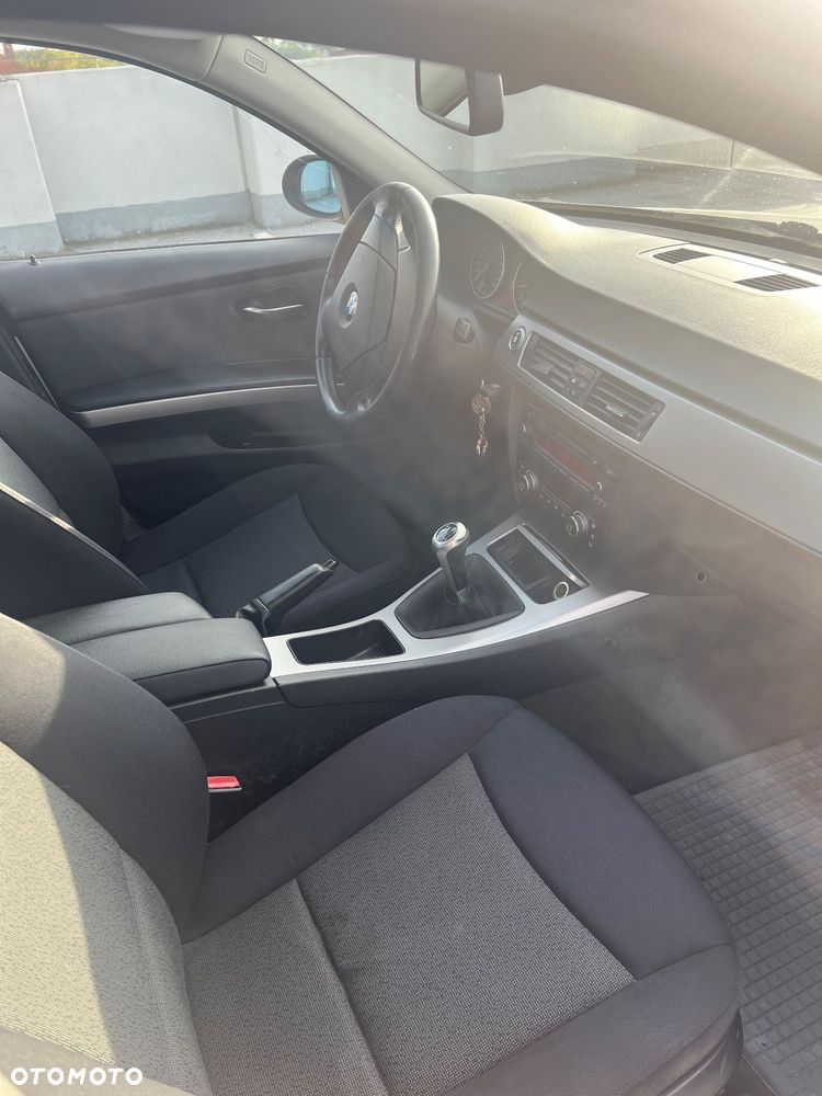 BMW Seria 3 318i - 12