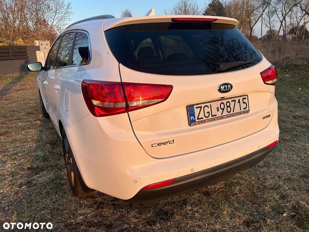 Kia Ceed 1.6 CRDi 136 ISG Platinum Edition - 7