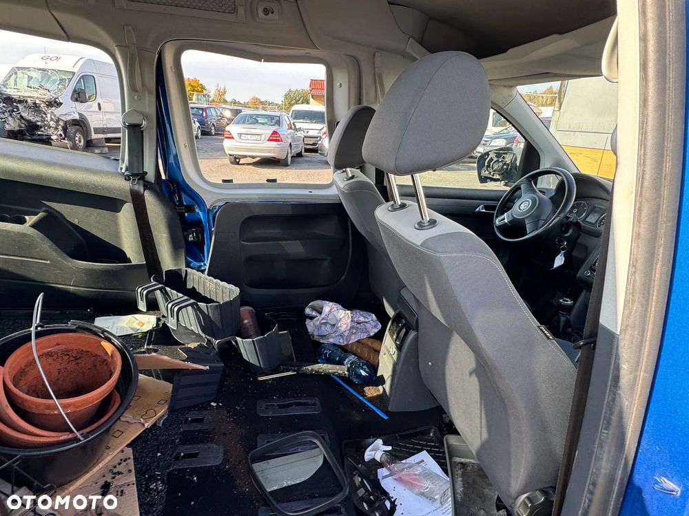 Volkswagen Caddy maxi 2012r 1.6D 75Kw Cały na części - 3