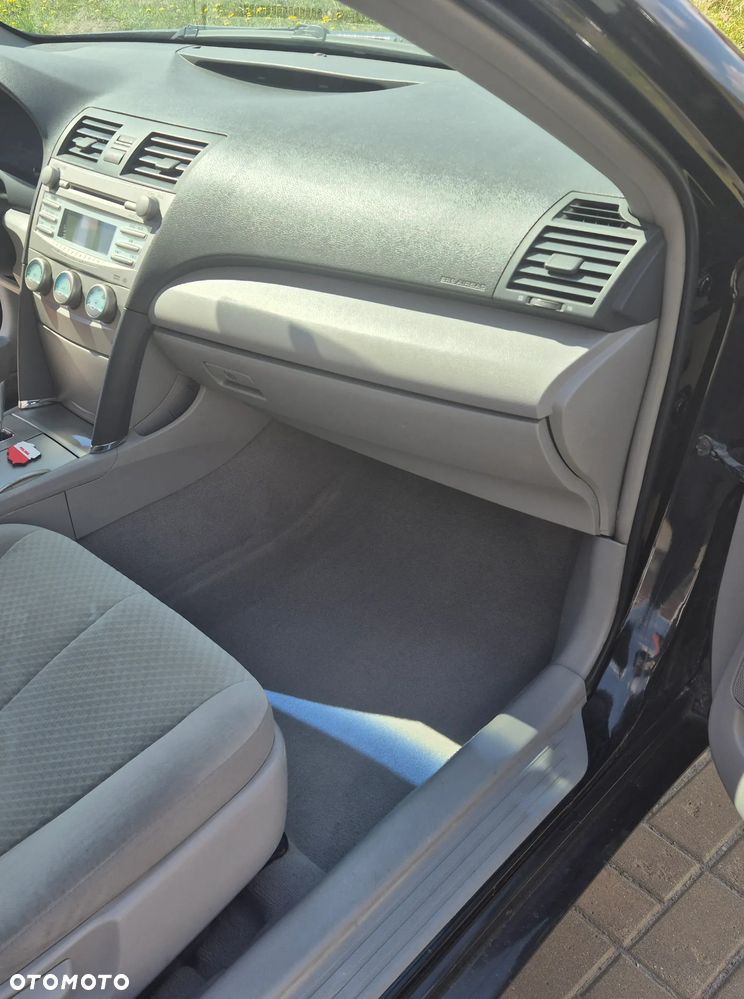 Toyota Camry - 11