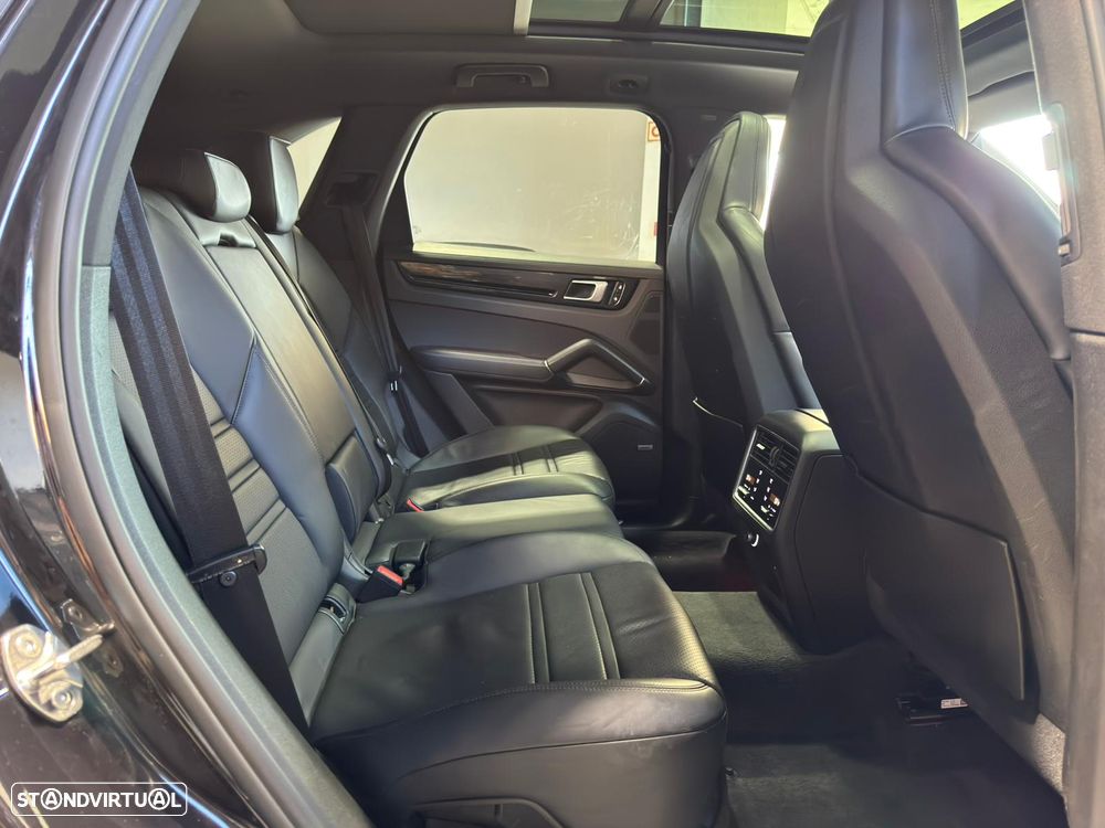 Porsche Cayenne E-Hybrid Platinum Edition - 40