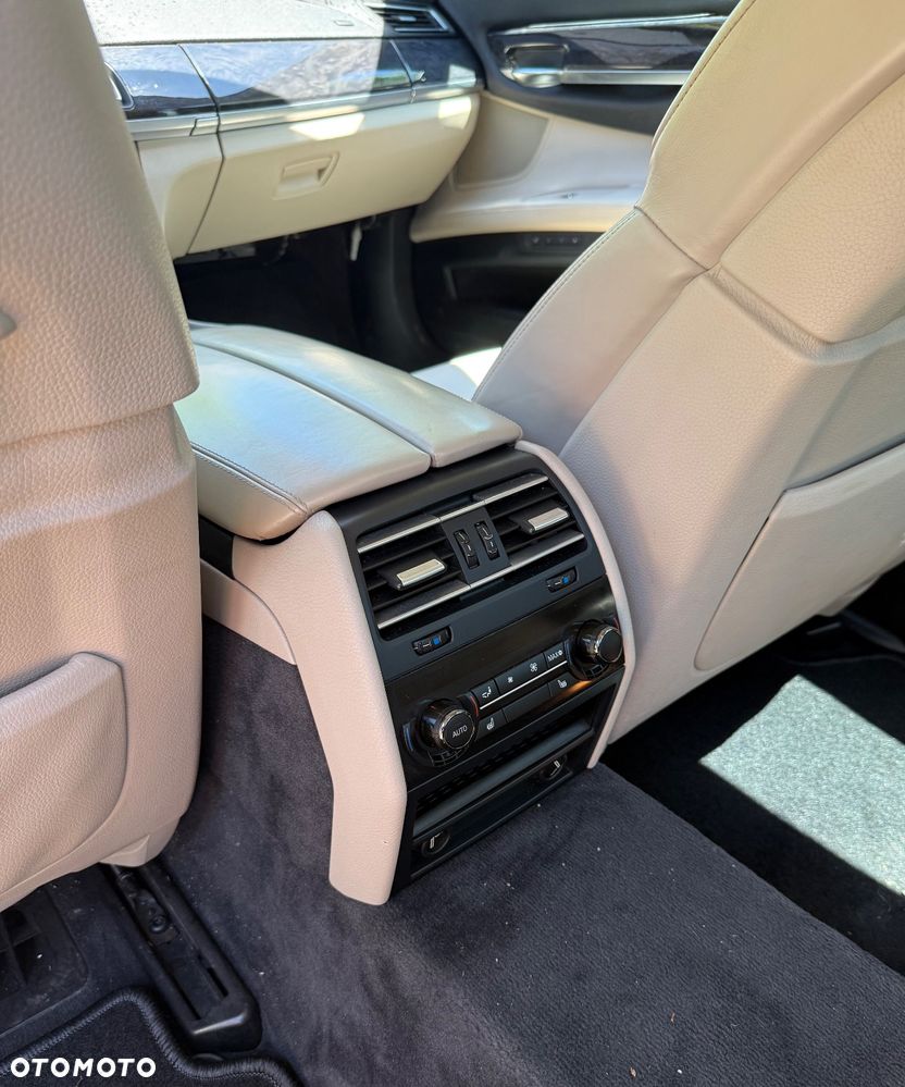 BMW Seria 7 750i L xDrive - 7