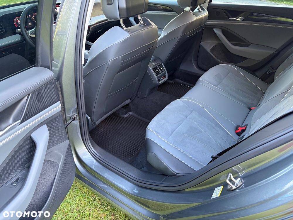 Volkswagen Passat - 24