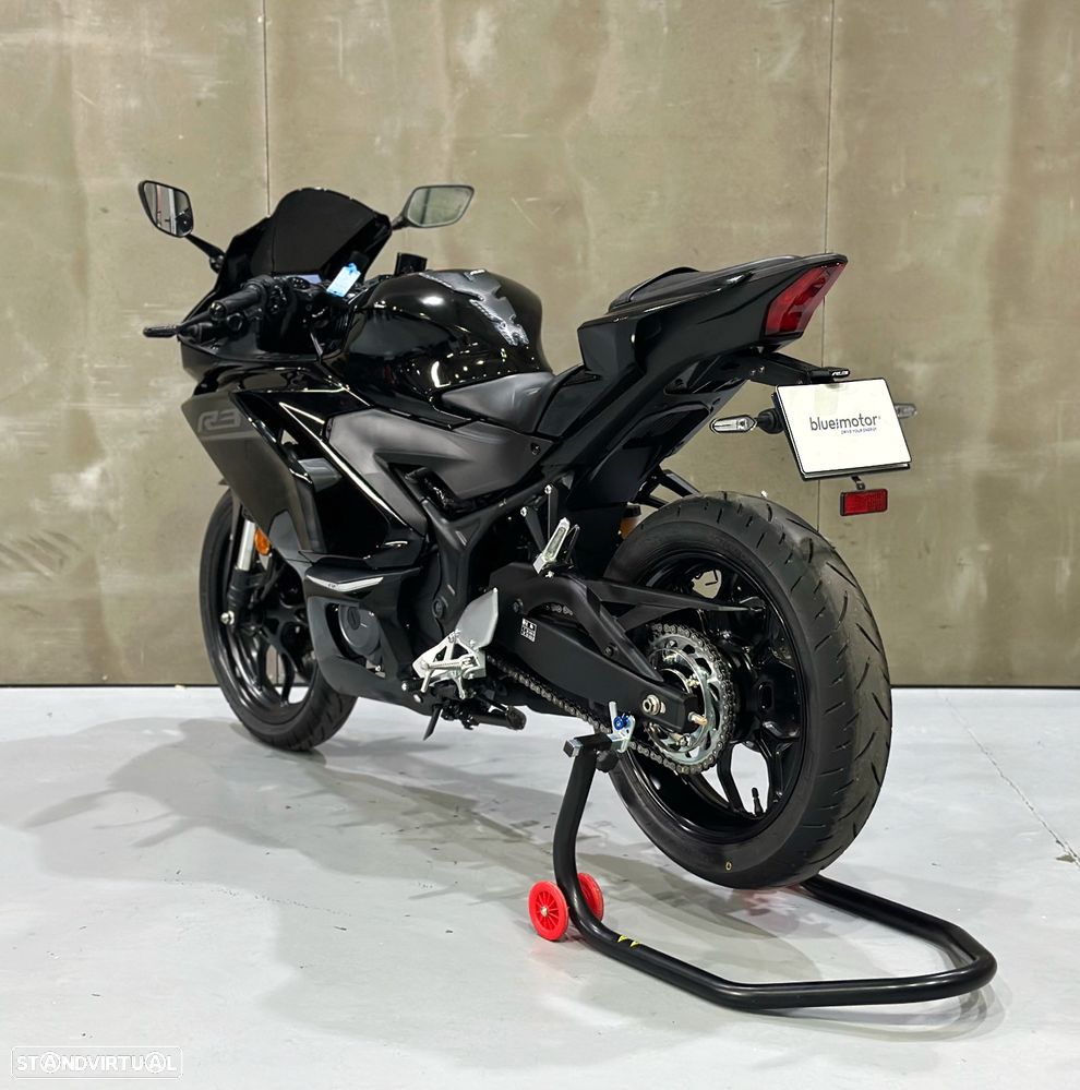Yamaha R 3 - 16