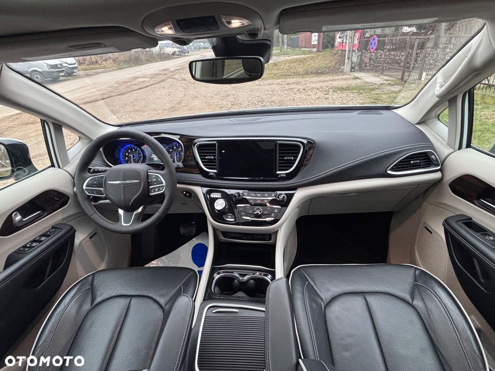 Chrysler Pacifica - 25