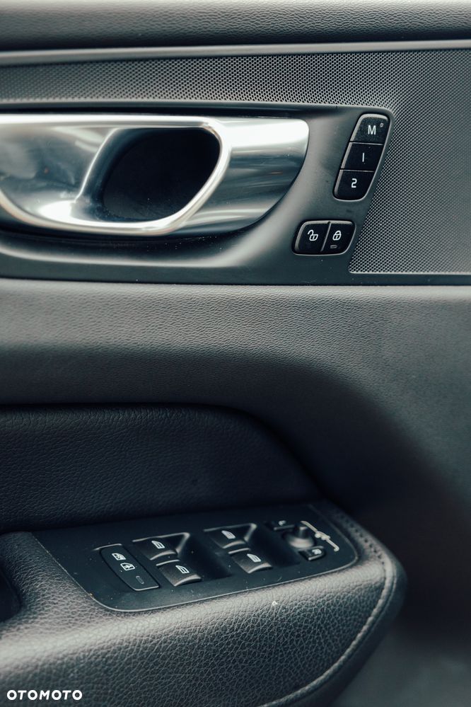 Volvo XC 60 T6 AWD Momentum - 16