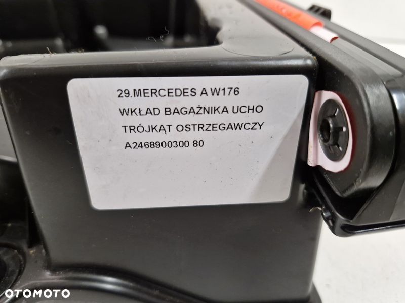 MERCEDES A W176 WKŁAD BAGAŻNIKA UCHO TRÓJKĄT OSTRZEGAWCZY A2468900300 - 6
