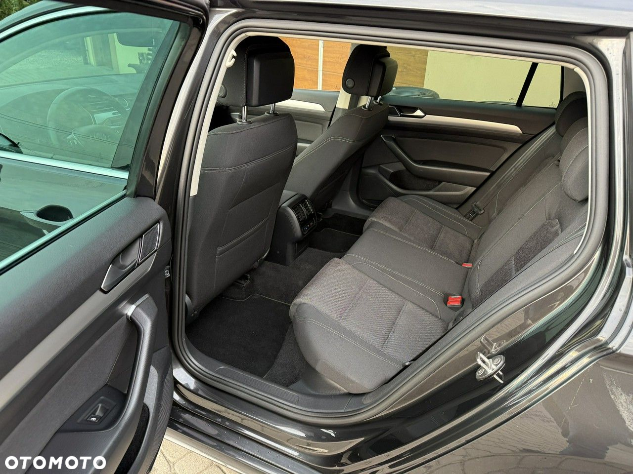 Volkswagen Passat Variant 1.6 TDI SCR DSG Comfortline - 24