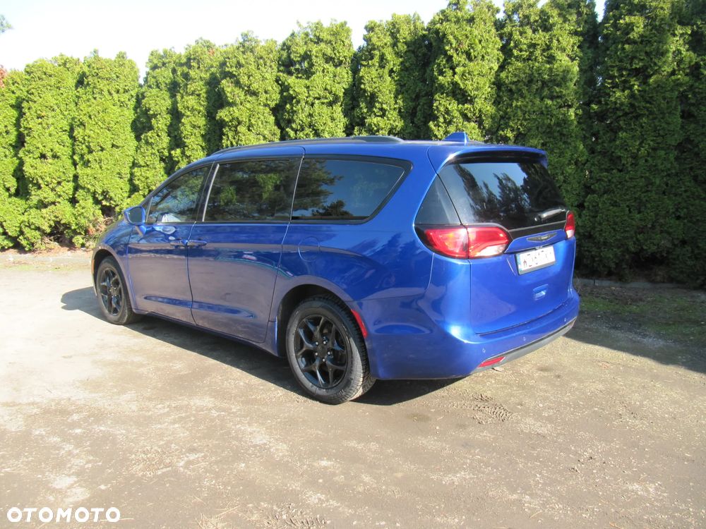 Chrysler Pacifica - 3