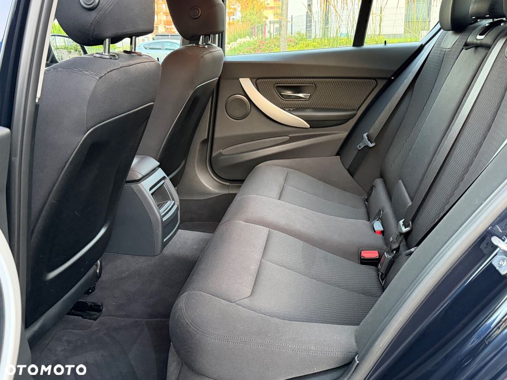 BMW Seria 3 316i - 10